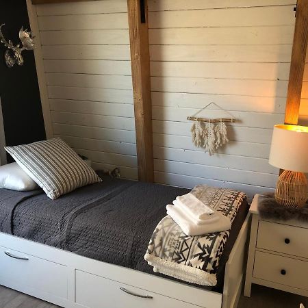 Maison Solange-Red Barn Farmhouse Style- Moonridge Big Bear City Extérieur photo