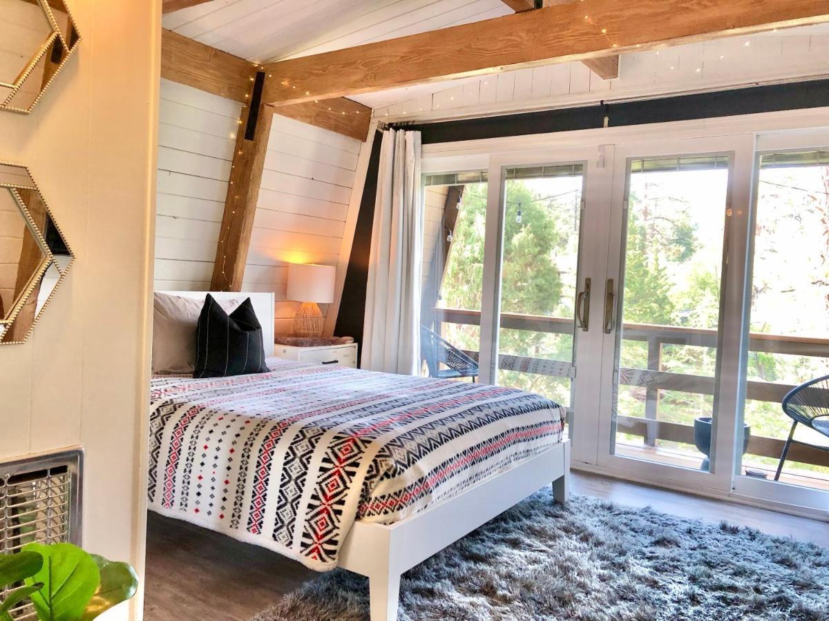 Maison Solange-Red Barn Farmhouse Style- Moonridge Big Bear City Extérieur photo